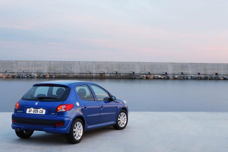  Peugeot 206 Plus 2009 года  (фото 18 из 49)